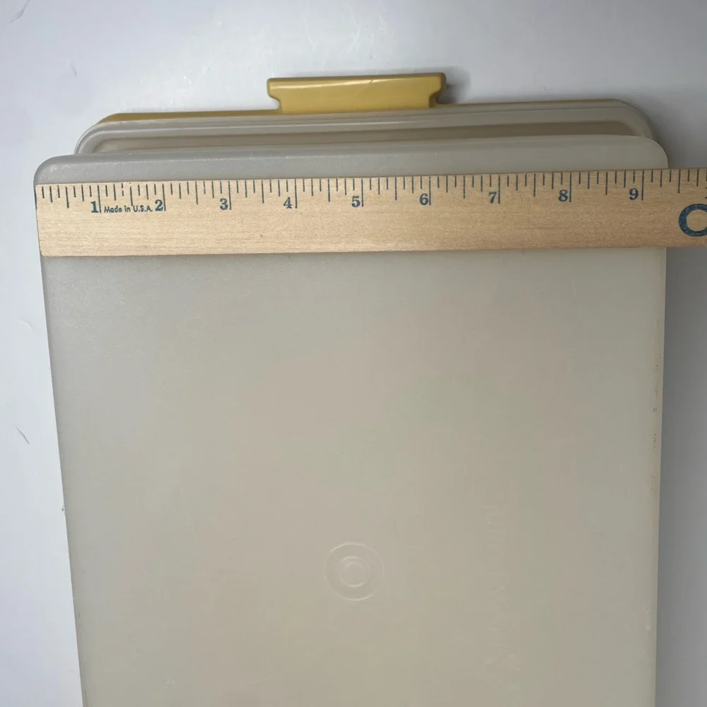 Vintage Tupperware 9x13 ‘Harvest Gold’ Sheet Cake Storage Container